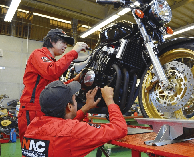 2級自動車整備士コース | 中日本自動車短期大学-NAC